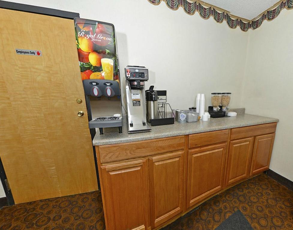 America'S Best Value Inn 斯泰茨维尔 外观 照片